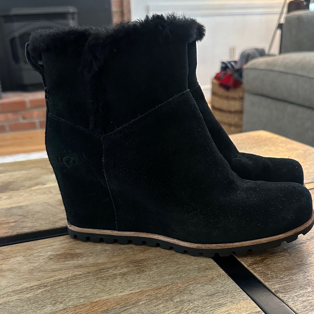 Ugg Seyline Black Suede Wedge Boots